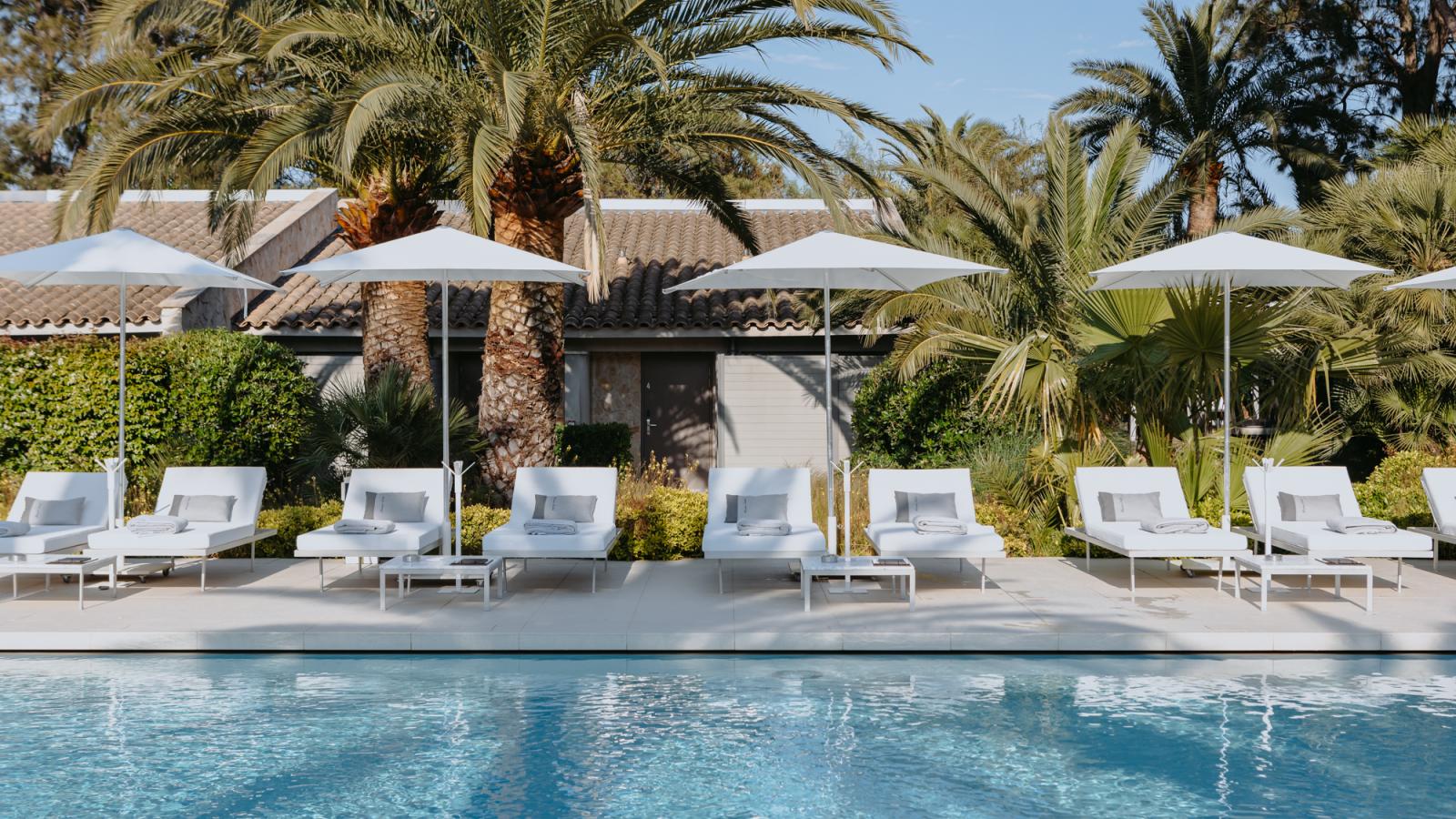 Luxurious Comfort under the Saint-Tropez Sun: The New Sun Loungers at Hôtel Sezz with Mattresses by Mousses Étoiles